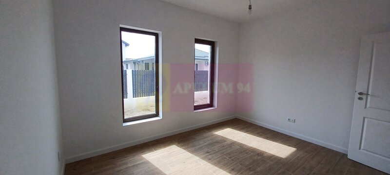 Sabareni, casa noua tip parter, cu pod mansardabil