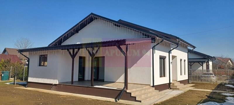 Sabareni, casa noua tip parter, cu pod mansardabil