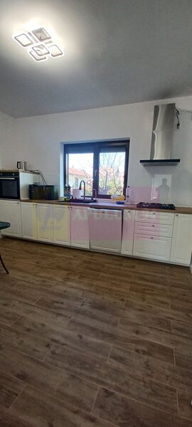 Sabareni, casa noua tip parter, cu pod mansardabil