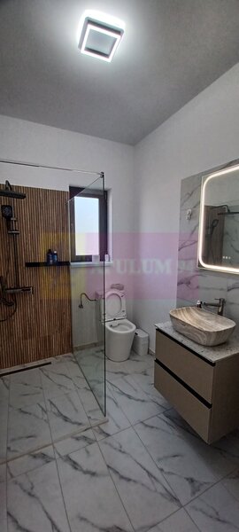 Sabareni, casa noua tip parter, cu pod mansardabil